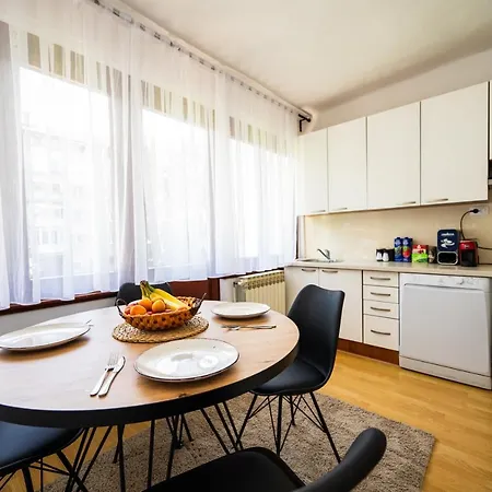 Cozy One-bedroom Near Center