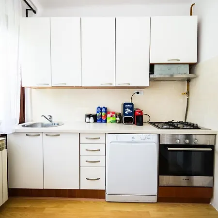 Cozy One-bedroom Near Center