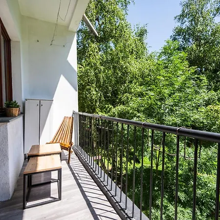 Cozy One-bedroom Near Center Apartman *