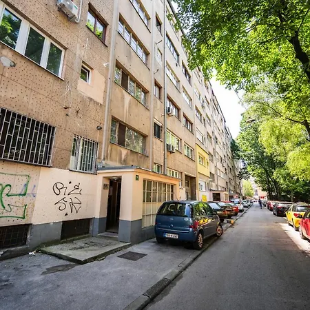 Apartman Cozy One-bedroom Near Center