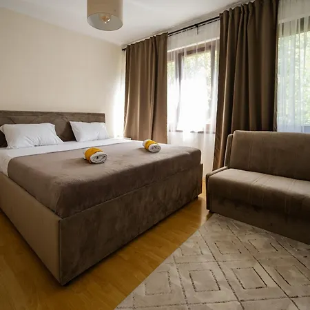 Cozy One-bedroom Near Center *