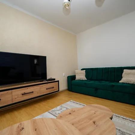 Cozy One-bedroom Near Center 아파트 사라예보