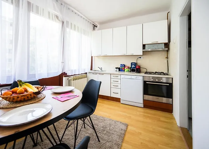 شقة Cozy One-bedroom Near Center سراييفو