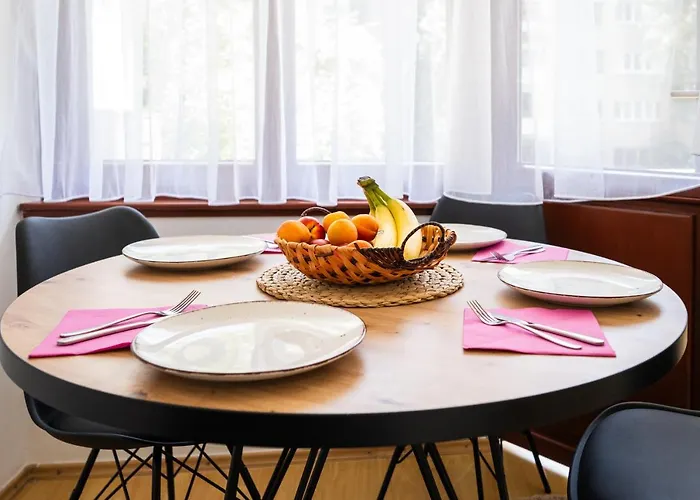 Cozy One-bedroom Near Center *