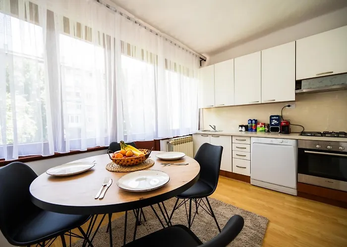 Cozy One-bedroom Near Center