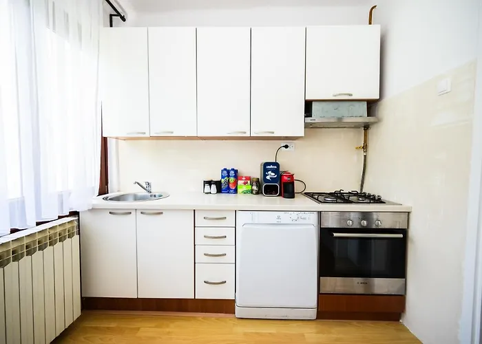 Cozy One-bedroom Near Center