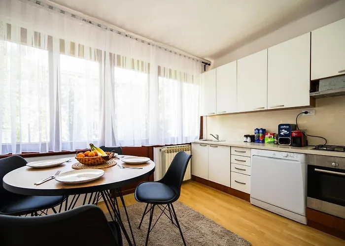 شقة Cozy One-bedroom Near Center سراييفو