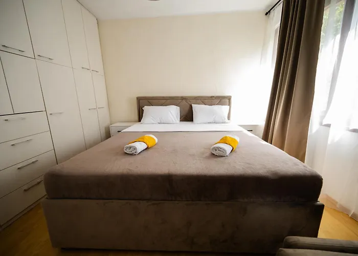 Cozy One-bedroom Near Center